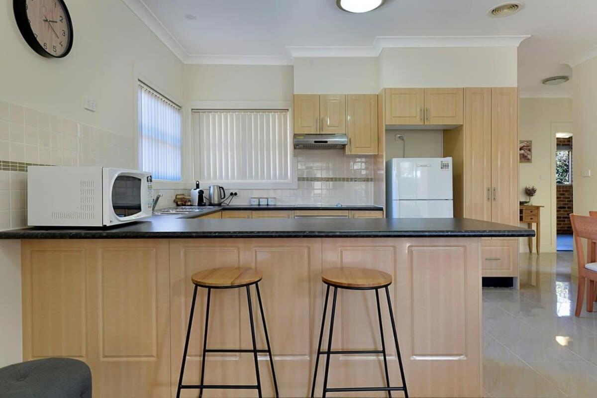 Apartment 2 Bed, 2 Bath - Walk To Town