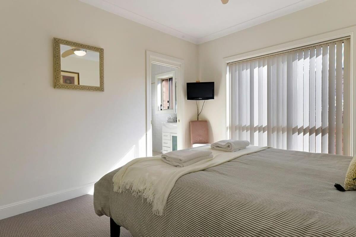 Apartment 2 Bed, 2 Bath - Walk To Town